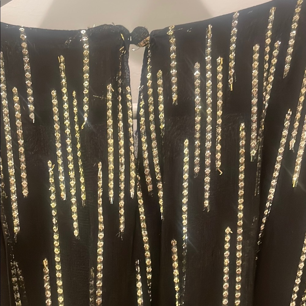 Black and Gold Plunge Neck Bishop Sleeve Evening Dress - Picture 10 of 15